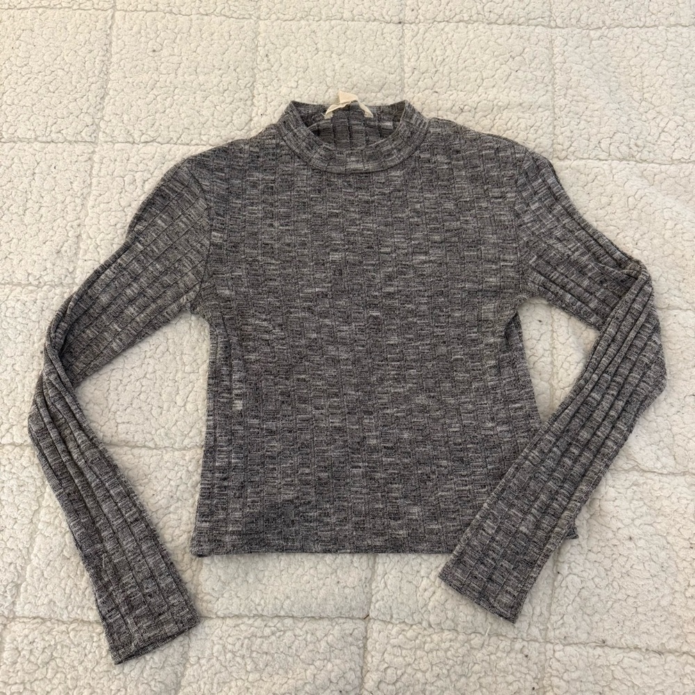 Urban Heritage Gray Ribbed Sweater